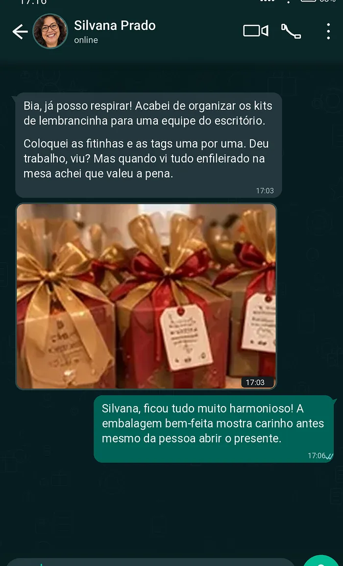 Conversa no WhatsApp sobre kits natalinos para entrega