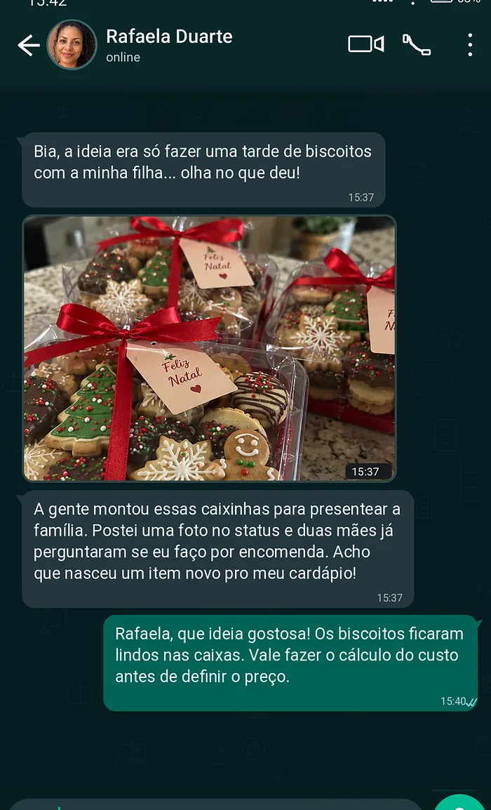 Conversa no WhatsApp sobre cookies em caixas natalinas